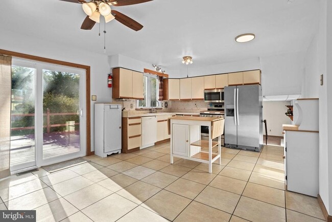 Building Photo - 18 Cobblestone Ln