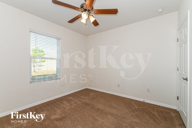 Building Photo - 1627 SW 25th Ln