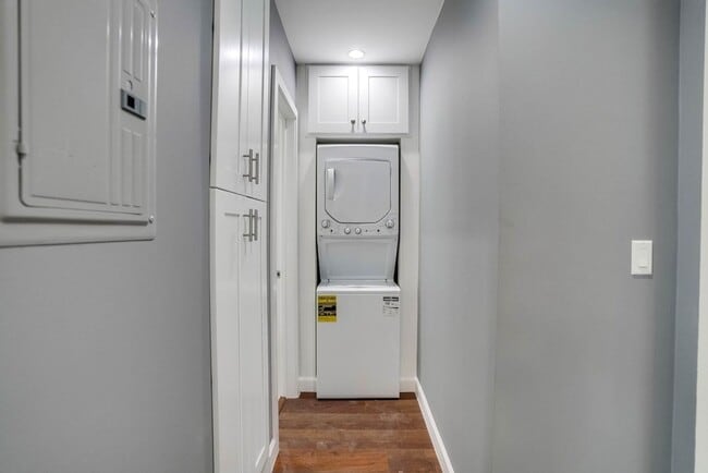 Building Photo - 920 Enterprise Ave