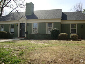 Building Photo - * Peabody 2br 1 bath duplex*