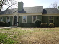 Building Photo - * Peabody 2br 1 bath duplex*