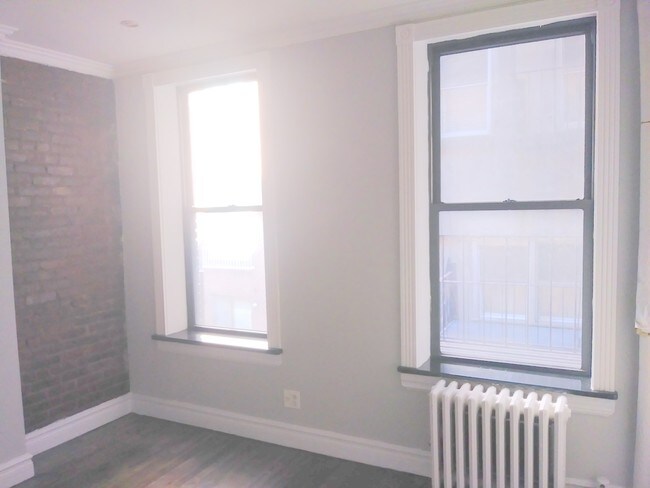 Primary Photo - 219 E 23rd St