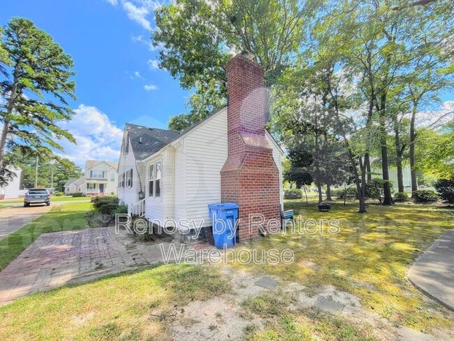 Building Photo - 1619 Laurel Ave