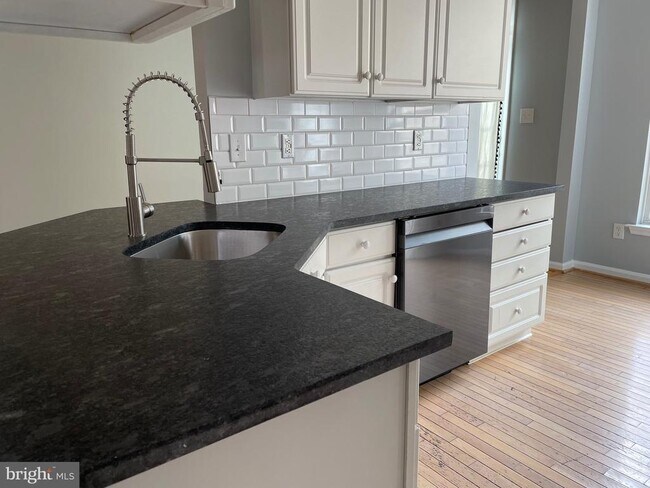 Building Photo - 30 Bridle Ct