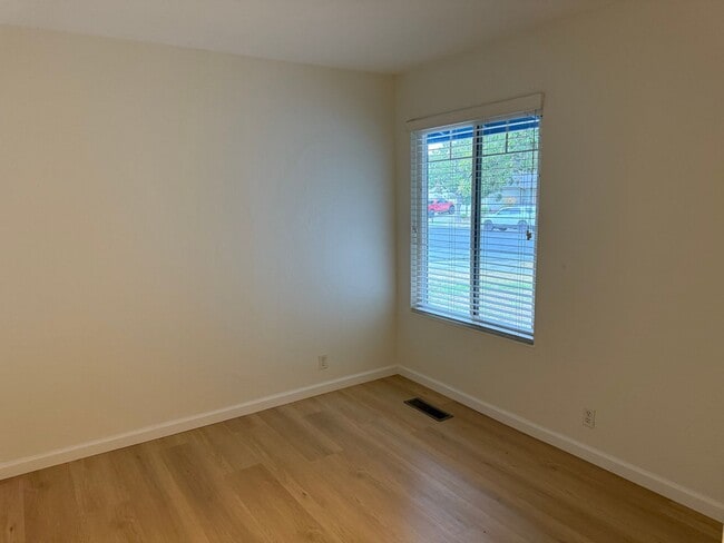 Building Photo - Spacious Corner Lot Home with Upgraded Fea...