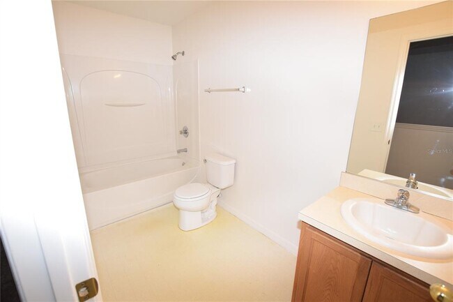 Building Photo - 622 Alfani St