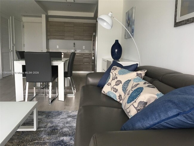 Building Photo - 121 NE 34th St