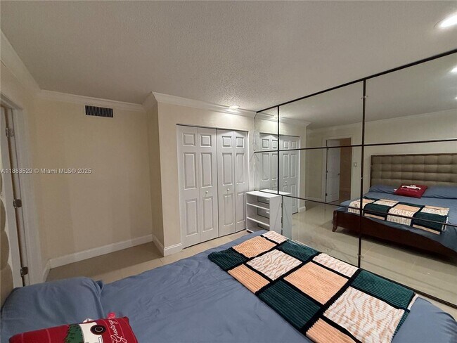 Building Photo - 27 Laredo Pl