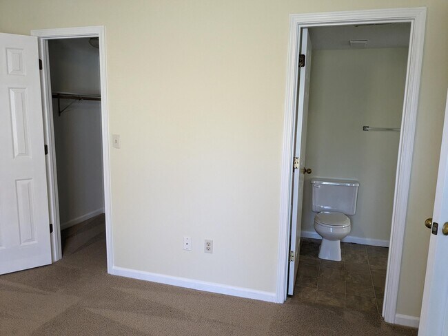 Building Photo - 2411 Carnation Dr