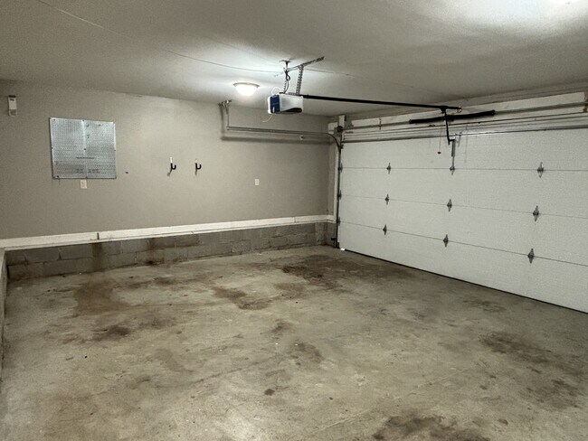 Building Photo - 1024 Kessler