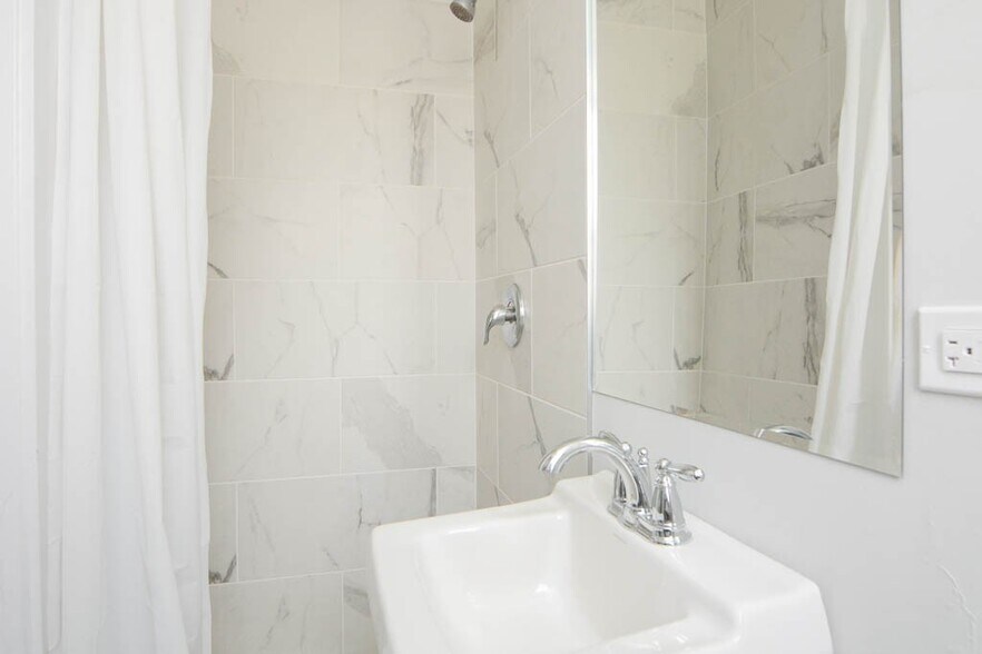 Building Photo - 729 Saint Johns Ave