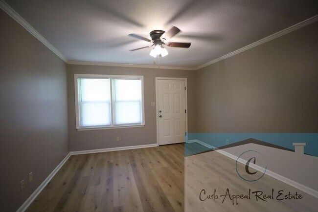 Building Photo - Recently renovated 3 bed 1 bath home with fenced yard!!