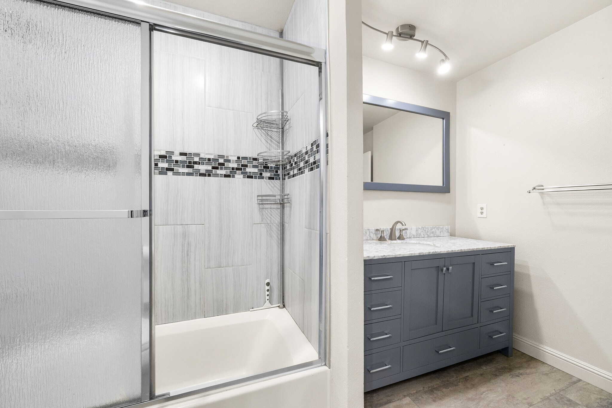 Building Photo - 1925 46th Ave