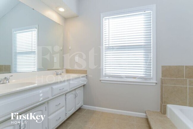 Building Photo - 13209 S Foxridge Dr