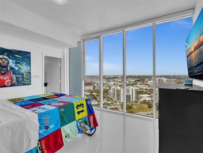 Building Photo - 2020 N Bayshore Dr