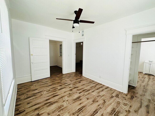 Building Photo - 7 E Clark St