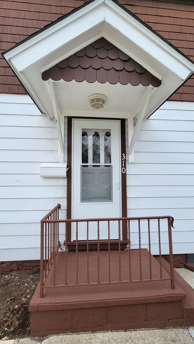 Building Photo - 310 Alexander Ave