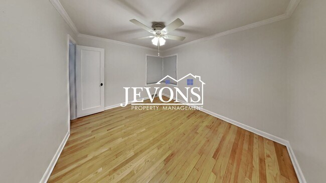 Building Photo - Beautiful single-family home in Seattle