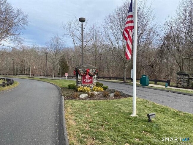 Building Photo - 1303 Bradford Dr