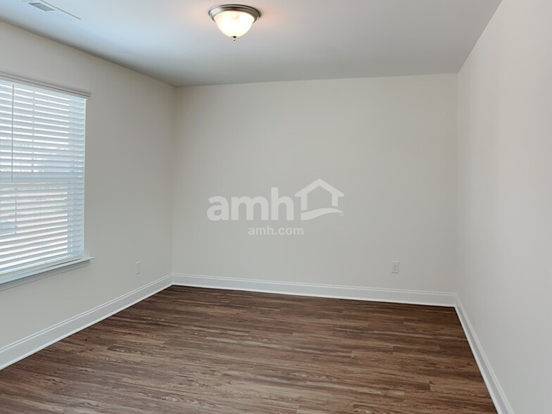 Building Photo - 2147 Laurel Vlg Cir