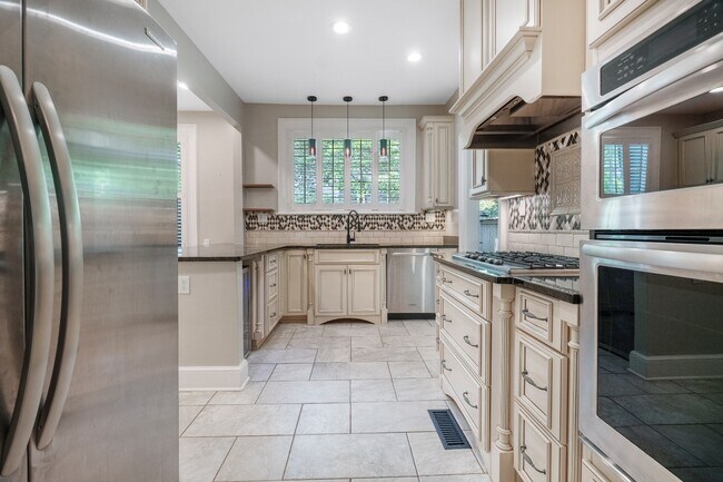 Building Photo - 1253 Magnolia Curve