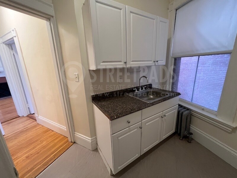 Building Photo - 2 Ware St