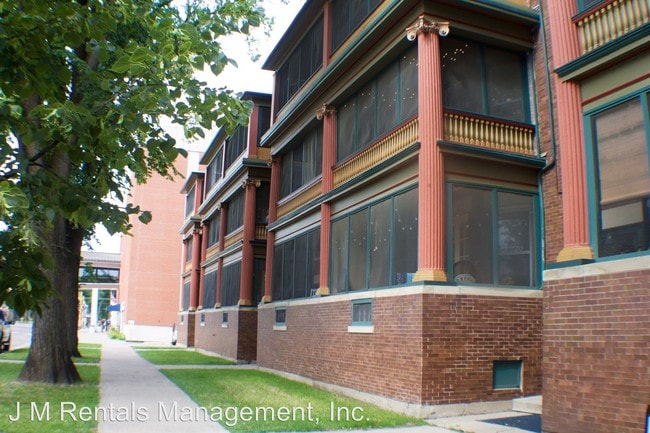 Building Photo - 711 Broadway N