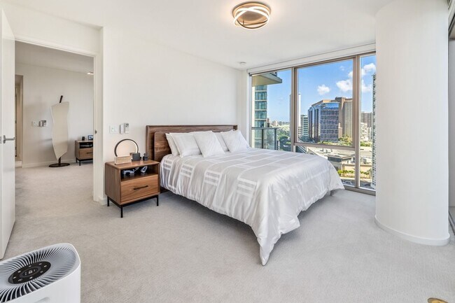 Building Photo - Sky Ala Moana #1701: Spacious Condo w/ Ocean Views