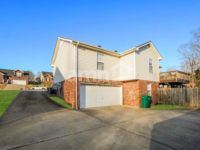 Building Photo - 1533 Cedar Springs Cir