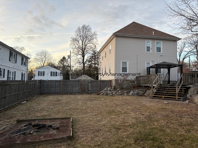 Building Photo - 27 Ferncliff Ave