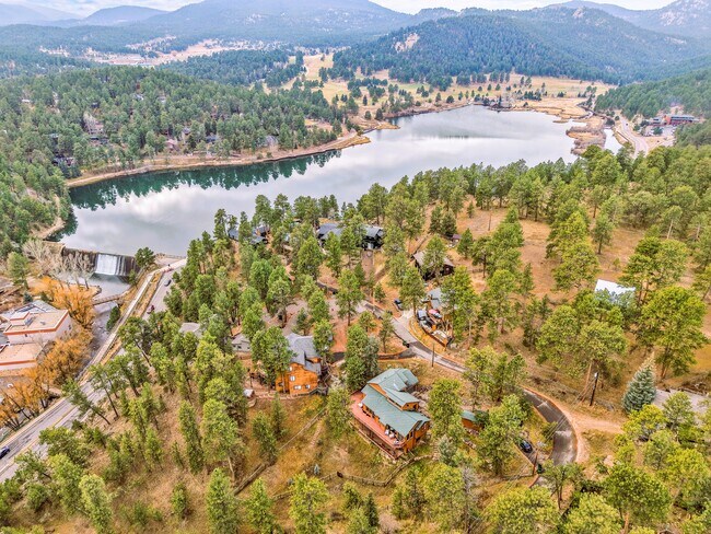 Building Photo - 28384 Kinnikinick Rd