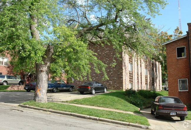 Building Photo - University Court