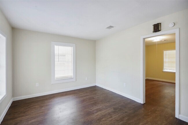 Building Photo - 9418 Bertwood St