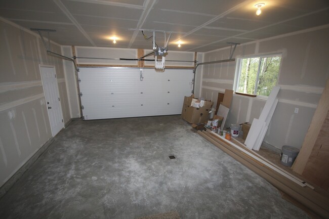 Building Photo - 3 Bedroom Eagle River Home!