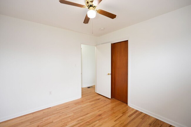 Building Photo - 2305 River Rd