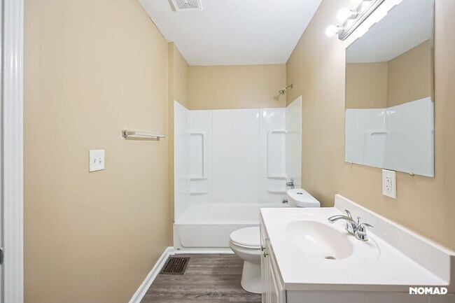 Building Photo - 1461 Centra Villa Dr SW