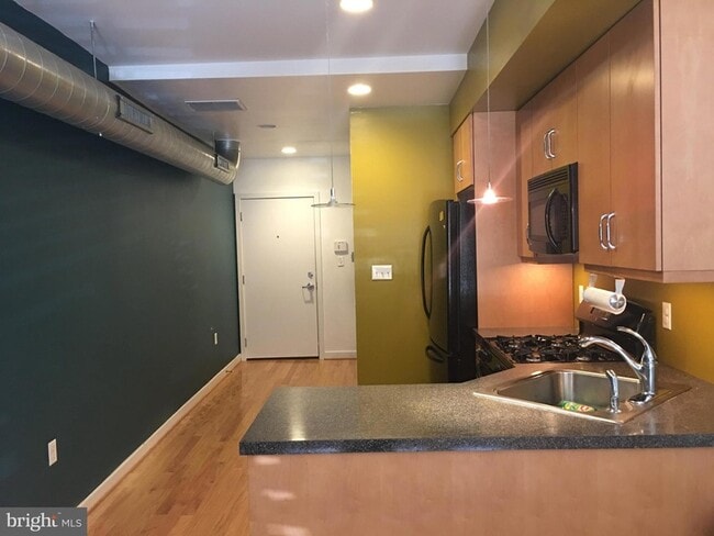 Building Photo - 242 Centre St