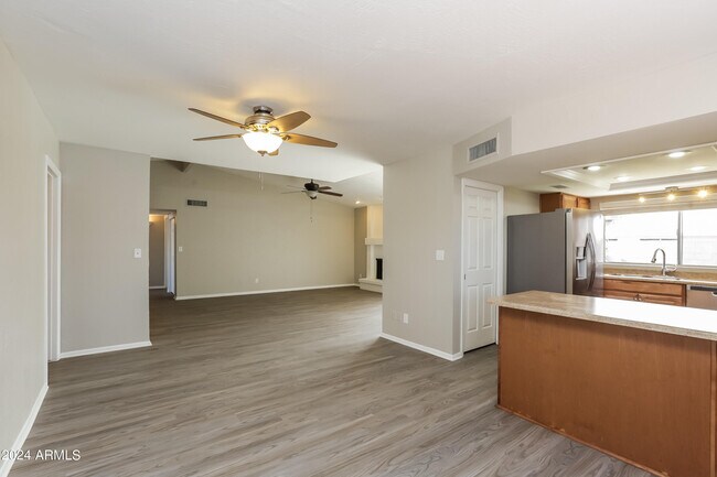 Building Photo - 4321 W Park Pl