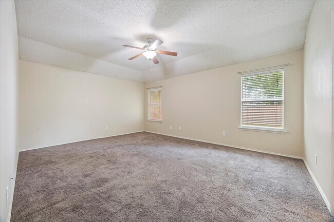 Building Photo - 2701 Redwood St