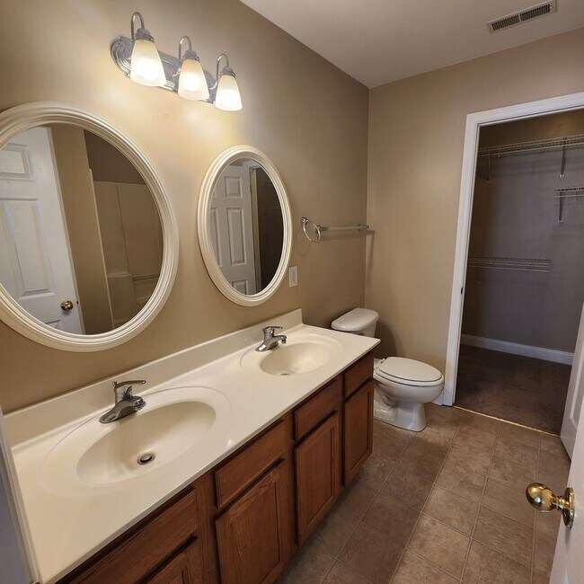 Building Photo - Morehead City Townhouse