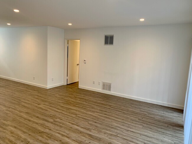 Building Photo - 11670 Chenault St