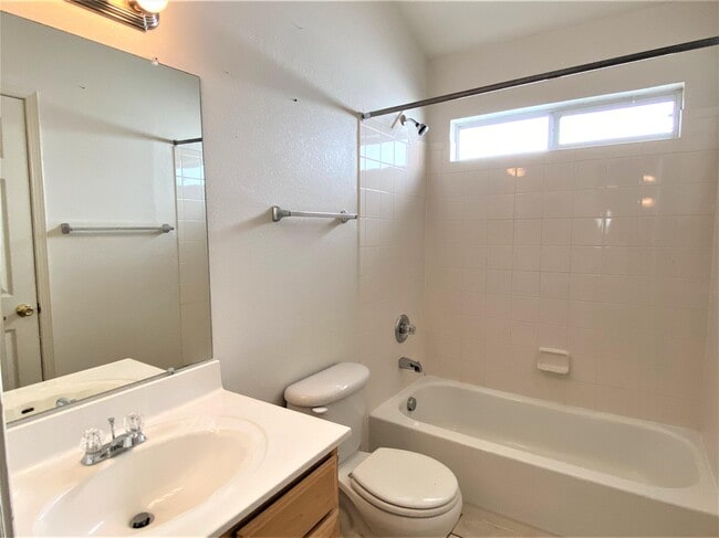 Building Photo - 12374 Paseo Lindo Dr