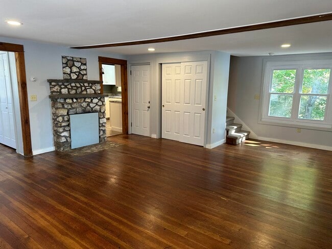 Building Photo - 92 Thayer Rd