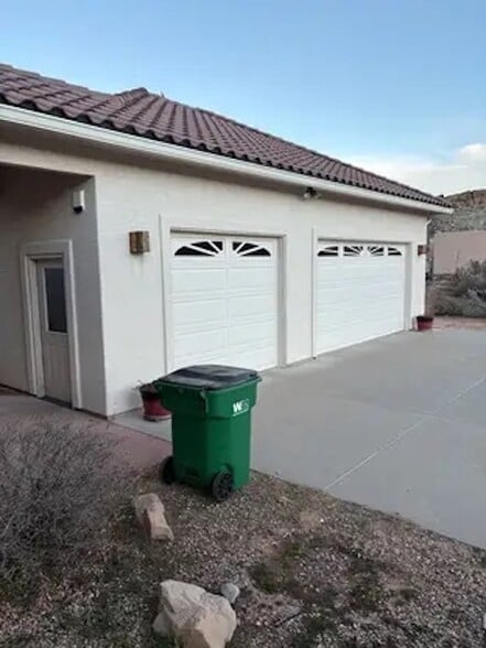 Building Photo - 337 Dakota Cir