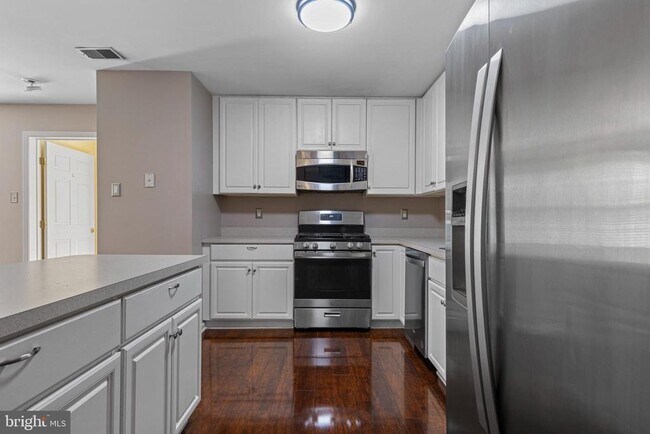 Building Photo - 312 River Birch Cir