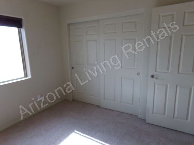 Building Photo - IMMACULATE 3 BEDROOM HOME