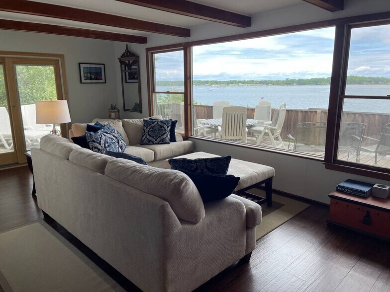 Primary Photo - 91 Shore Rd