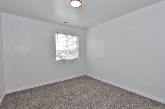 Building Photo - Immaculate & Spacious home in West Meridian