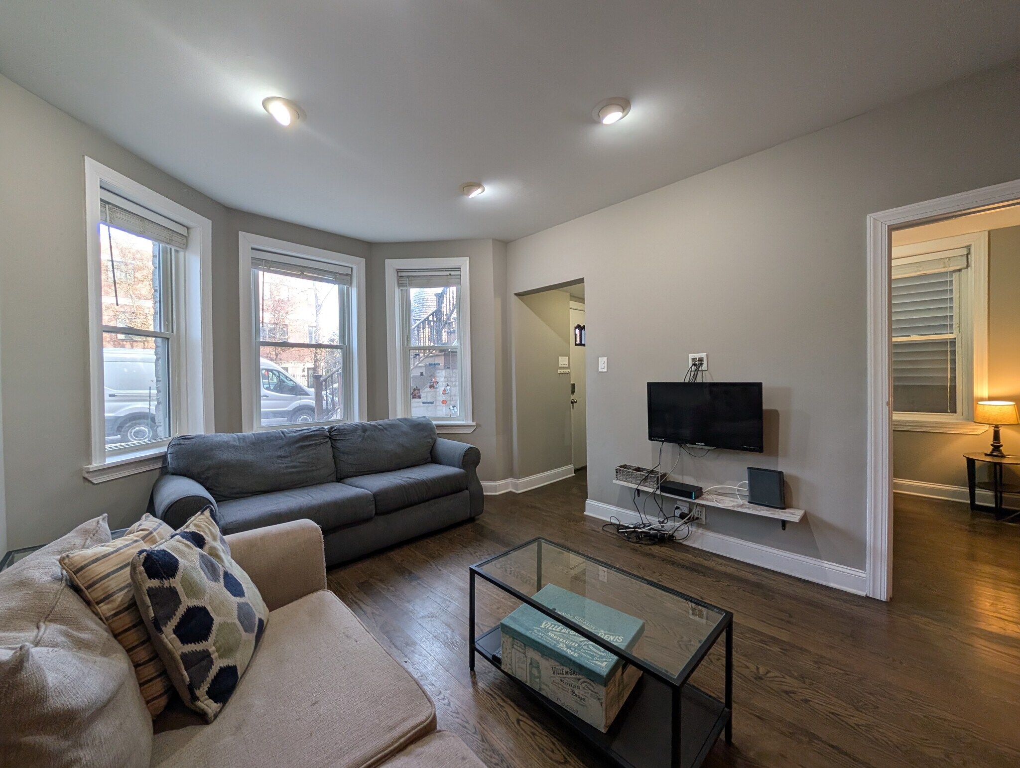 Building Photo - 1911 W Addison St