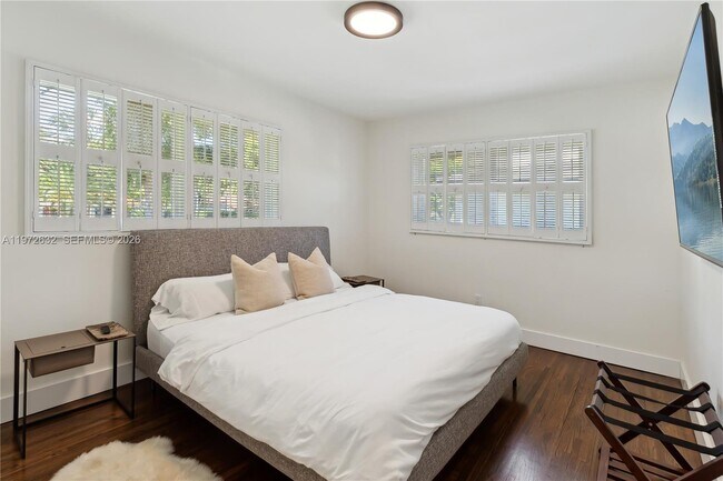 Building Photo - 408 Como Ave